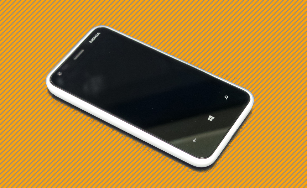 Mais barato que os outros modelos da linha, Lumia 620 oferece a mesma experiência com o sistema
