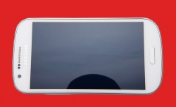 Aparelho tem design inspirado no Galaxy S III e conta com 4G e tela de 4,5″