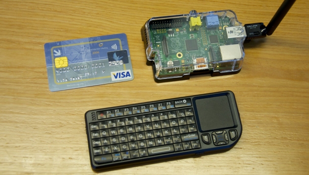 raspberrypi-adafruit-case-wifi-minikeyboard-creditcard-lodef-627x355