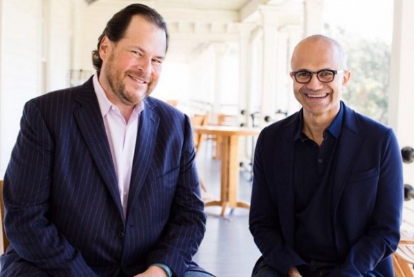 Marc Benioff, da Salesforce.com, e Satya Nadella, da Microsoft.