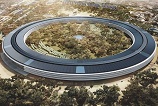 Drone sobrevoa nova sede da Apple e mostra construção