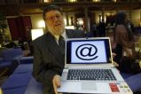 Ray Tomlinson, inventor do e-mail, morre aos 74 anos