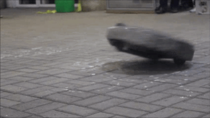 Robô da categoria combate criado por alunos da PUC-Rio (Foto: Isabela Giantomaso/TechTudo)