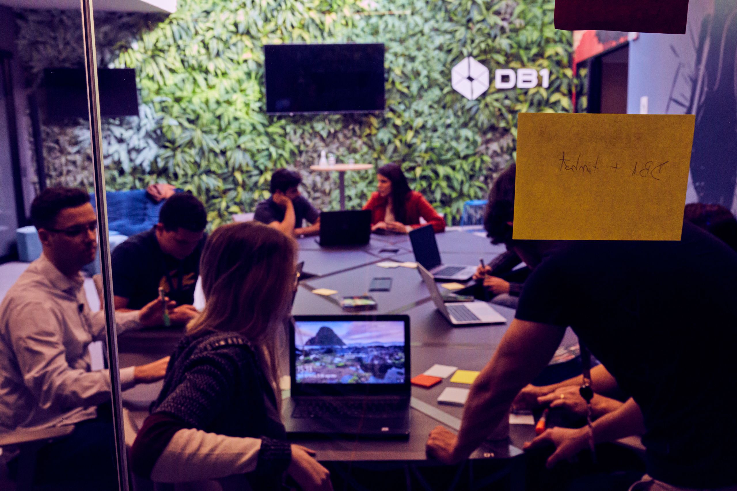 DB1 Start: programa de capacitação gratuita na área tech anuncia 300 vagas para 2022