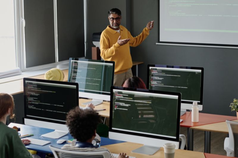 Bits por Minuto: conheça o projeto da USP São Carlos que traduz conteúdos do universo da computação para as redes sociais