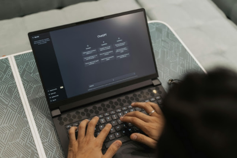 Como usar ChatGPT sem cair no plágio: o que muda na educação com uso da IA