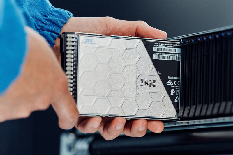 IBM apresenta armazenamento autônomo com novo FlashSystem impulsionado por agente de IA