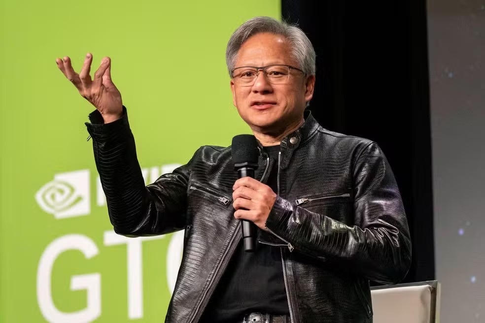 Jensen Huang expõe a farsa das “demissões por IA” no mercado