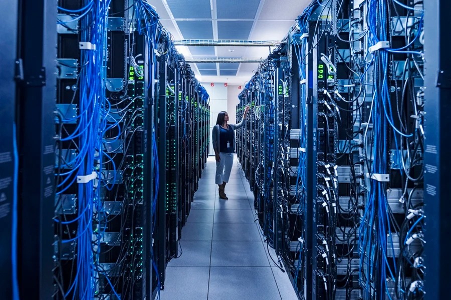 Data Centers de IA consomem meio litro de água a cada 50 prompts